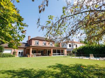 Casa · 364m² · 9 Ambientes · 3 Cocheras · Casa en Martindale C. C
