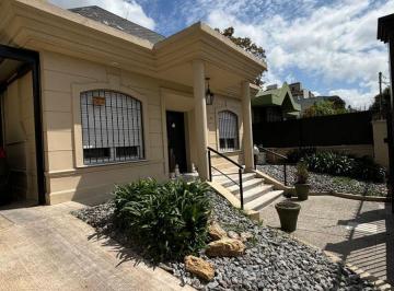 Casa de 3 ambientes, Morón · Venta. Casa de Categoría. Moron Sur. Impecable