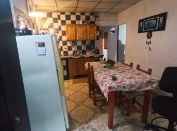 Casa · 110m² · 5 Ambientes · En Venta Hermosa Casa en Colonia Avellaneda 3 Dorm.