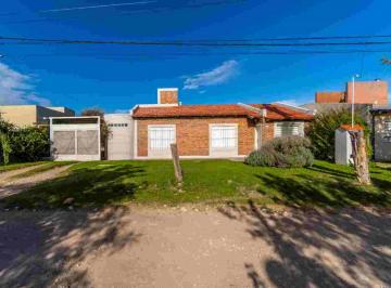 Casa · 145m² · 4 Ambientes · 2 Cocheras · Venta Casa San Agustin 3 Dorm.