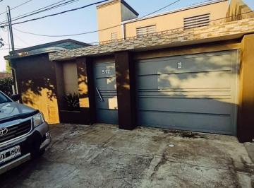 Casa · 220m² · 6 Ambientes · 2 Cocheras · En Venta Exclusiva y Exquisita Casa de 3 Dorm. con Pileta Zona Brown y Grella