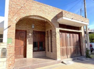 Casa · 207m² · 7 Ambientes · 1 Cochera · Casa en Venta – Excelente Ubicación Céntrica en Venado Tuerto