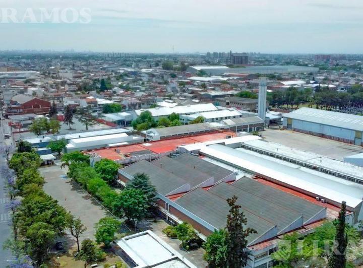 Depósito · 699m²