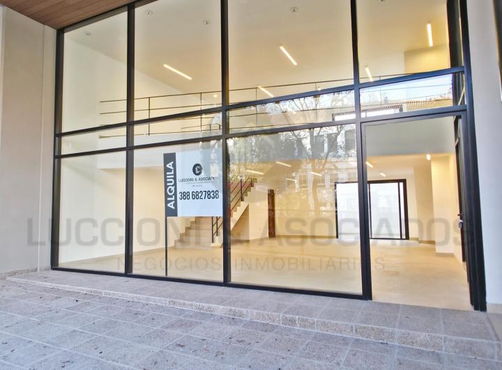 Local comercial · 210m² · 3 Ambientes · 2 Cocheras