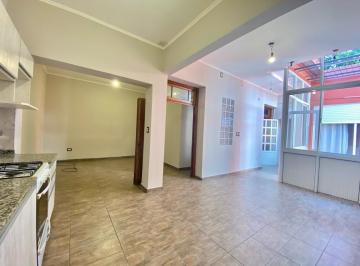 Casa · 70m² · 4 Ambientes · 1 Cochera · Alquiler Casa 2 Dorm. con Garage - Pje Vigil 400 (Alem 2900)