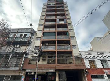Departamento · 48m² · 2 Ambientes · Amplio Depto. de 1 Dorm. a La Venta en Barrio Martin!