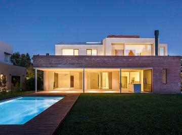 Casa · 385m² · 6 Ambientes · 2 Cocheras · Casa en Las Caletas Nordelta