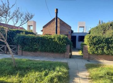 Casa · 140m² · 4 Ambientes · 2 Cocheras · Casa Barrio Prensa