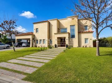 Casa · 236m² · 7 Ambientes · 6 Cocheras · Casa en Venta 7 Ambientes en Terravista
