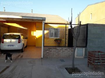 Casa · 62m² · 3 Ambientes · 1 Cochera · Venta Casa Dos Dorm. con Pileta Plottier
