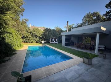 Casa · 160m² · 6 Ambientes · 4 Cocheras · Casa en Mapuche C. C