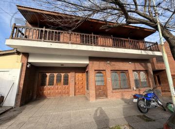 Casa · 244m² · 6 Ambientes · 2 Cocheras · Venta | Chalet 6 Ambientes | San Carlos