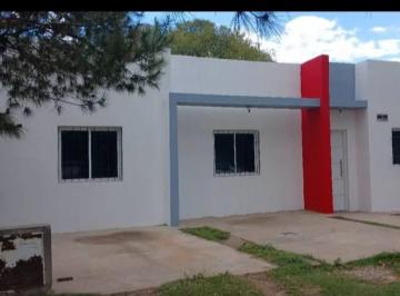 Casa · 74m² · 4 Ambientes · Amplia y Moderna Casa en Calle Garrigo.