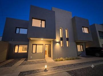 Casa · 132m² · 5 Ambientes · 2 Cocheras · Casa - Confluencia Urbana