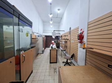 Local comercial · 81m² · 2 Ambientes · Excelente Local en Alquiler en Babanera Ideal Deposito