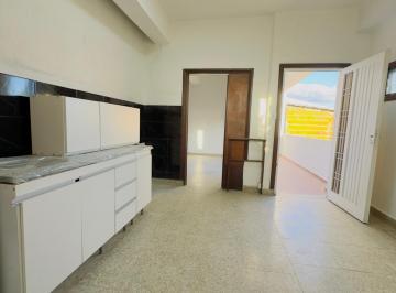 Departamento · 90m² · 4 Ambientes · Casa Tipo PH en Planta Alta Fondo Super Amplio