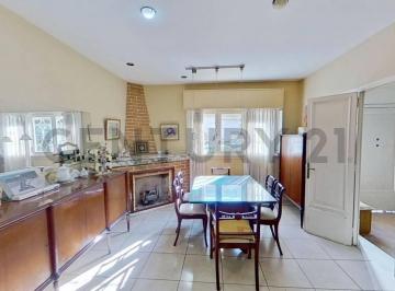 Casa · 150m² · 5 Ambientes · 1 Cochera · Casa 5 Ambientes con Terraza, Quincho y Cochera Villa Luro