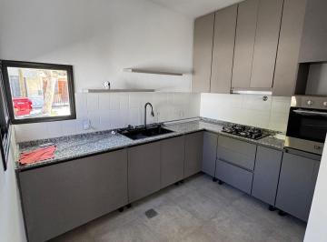 Casa · 300m² · 5 Ambientes · 1 Cochera · Casa en Chacabuco