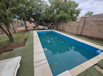 Casa · 120m² · 4 Ambientes · 1 Cochera · Casa 2 Dormitorio con Pileta en Centenario