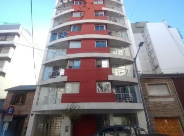 Departamento · 43m² · 2 Ambientes · 1 Cochera · Semipiso 2 Ambientes a La Calle con Cochera Descubierta