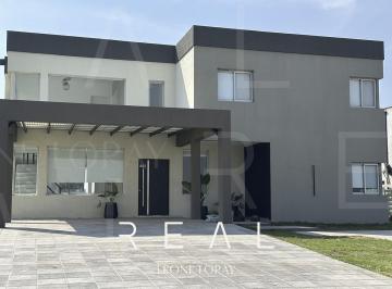 Casa · 255m² · 6 Ambientes · 2 Cocheras · Casa en Venta Terralagos 5 Dorm. con Fondo Linbre