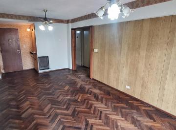 Departamento · 79m² · 5 Ambientes · Departamento Semi Piso Al Frente, Tres Dorm..