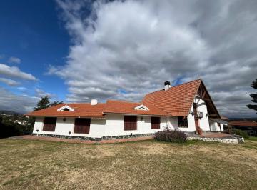 Casa · 744m² · 7 Ambientes · 2 Cocheras · Venta Gran Casona en La Falda Apto Comercial