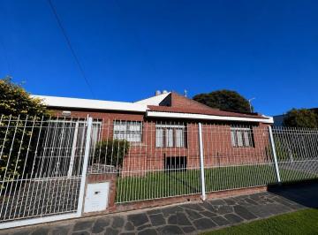 Casa · 110m² · 4 Ambientes · 2 Cocheras · Chalet Apto Credito en Los Pinares | Lote Propio y Potencial de Ampliacion