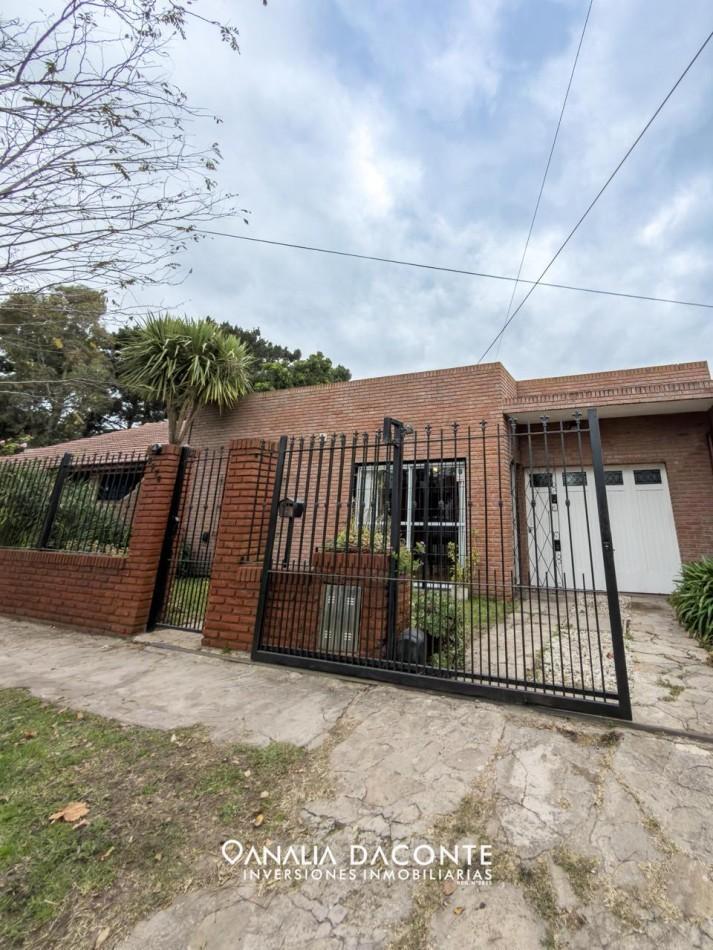 Chalet 3 amb, 107m² en Los Pinares con garage y quincho