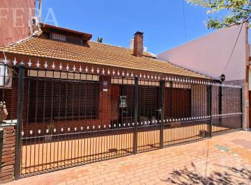 Casa · 150m² · 5 Ambientes · 1 Cochera · Venta Casa 5 Ambientes con Cochera y Jardín en Wilde