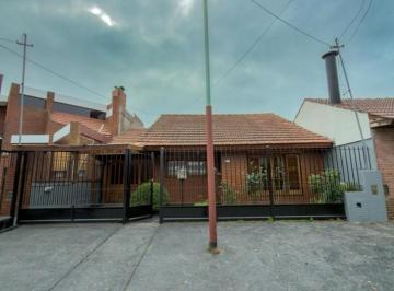 Casa · 107m² · 3 Ambientes · 2 Cocheras · Chalet 3 Amb con Garage, Gran Quincho y Jardin. San Geronimo