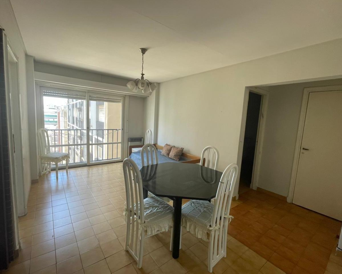 Se alquila por 24 meses, 2 amb piso 10. Departamento muy luminoso vista abierta.