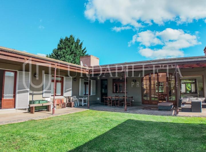 Casa · 194m² · 7 Ambientes · 2 Cocheras