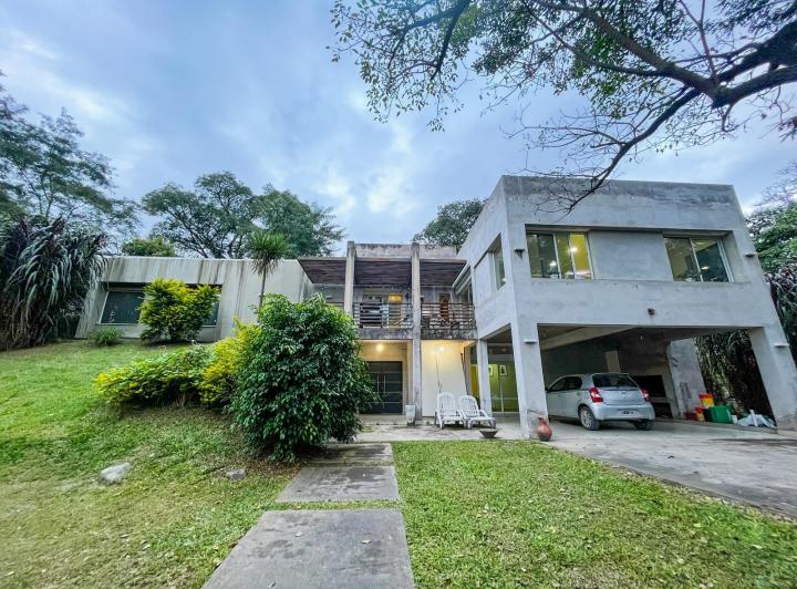 Casa · 1419m² · 4 Ambientes · 2 Cocheras