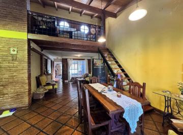 Casa · 114m² · 5 Ambientes · 2 Cocheras · Casa a La Venta 2 Dorm. Patio Verde Barrio San Martin