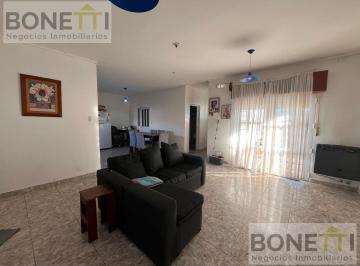 Casa · 79m² · 3 Ambientes · 1 Cochera · Casa en Mercedes