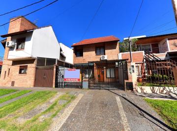 Casa · 85m² · 4 Ambientes · 1 Cochera · Casa Ramos Mejia Venta 3 Dor, Apto Credito, Patio