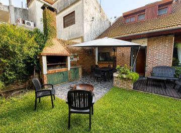 Casa · 241m² · 5 Ambientes · 3 Cocheras · Venta Casa 5 Ambientes en 2 Plantas - Cochera - Monte Castro
