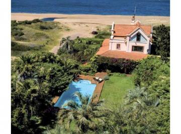 Casa · 525m² · 8 Ambientes · 2 Cocheras · Casa en Playa Mansa