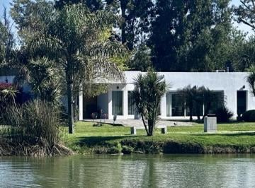 Casa · 180m² · 4 Ambientes · 5 Cocheras · Casa Venta 4 Ambientes Piscina La Candida Club de Campo