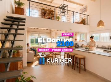 Casa · 131m² · 4 Ambientes · 2 Cocheras · Casa a La Venta de 2/3 Dorm. en Punta Chacra - Roldán. Apta Crédito.