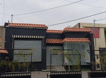 Local comercial de 4 ambientes, Godoy Cruz · Local Comercial en Venta en Barrio Bombal