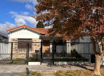 Casa · 95m² · 3 Ambientes · 1 Cochera · Casa en Venta 3 Ambientes Villa Ballester