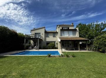 Casa · 300m² · 7 Ambientes · 2 Cocheras · Conquipropiedades - Alquiler Casa en Laguna del Sol - en Exclusividad