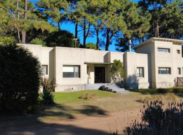 Casa · 222m² · 6 Ambientes · 1 Cochera · Casa en Pinamar