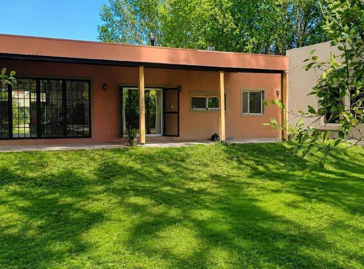 Casa · 1600m² · 5 Ambientes