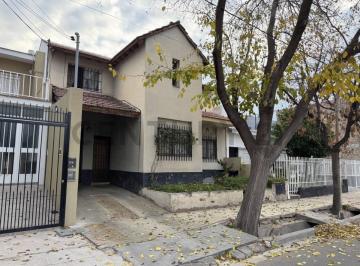 Casa · 204m² · 5 Dormitorios · Casa en Venta Barrio Trapiche