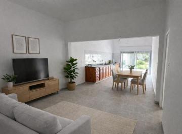 Casa · 180m² · 3 Dormitorios · 3 Cocheras · Oportunidad! Exc Casa en Alto Alberdi!