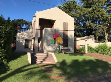 Foto1 · Venta, Casa de 4 Dorm. en Playa Mansa, con Piscina y Parrillero