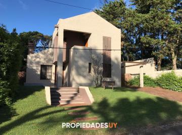 Foto1 · Venta, Casa de 4 Dorm. en Playa Mansa, con Piscina y Parrillero